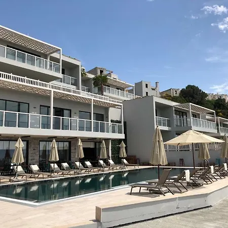 Apartment Pera Evleri 1+1 Deniz Manzarali, Balkonlu, Havuzlu