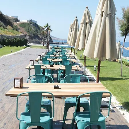 Pera Evleri 1+1 Deniz Manzarali, Balkonlu, Havuzlu Apartment