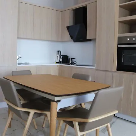 Apartment Pera Evleri 1+1 Deniz Manzarali, Balkonlu, Havuzlu *