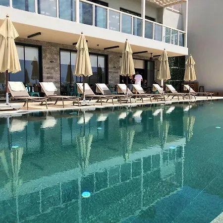 Pera Evleri 1+1 Deniz Manzarali, Balkonlu, Havuzlu