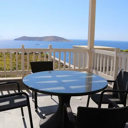 Apartment Pera Evleri 1+1 Deniz Manzarali, Balkonlu, Havuzlu Gümüşlük